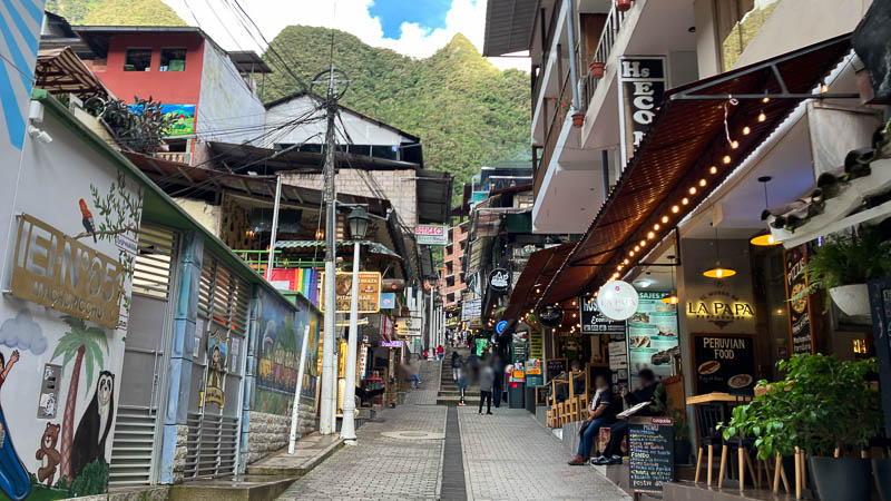マチュピチュ村・現地で前日にチケット購入する方法と宿・市場の安いご飯情報